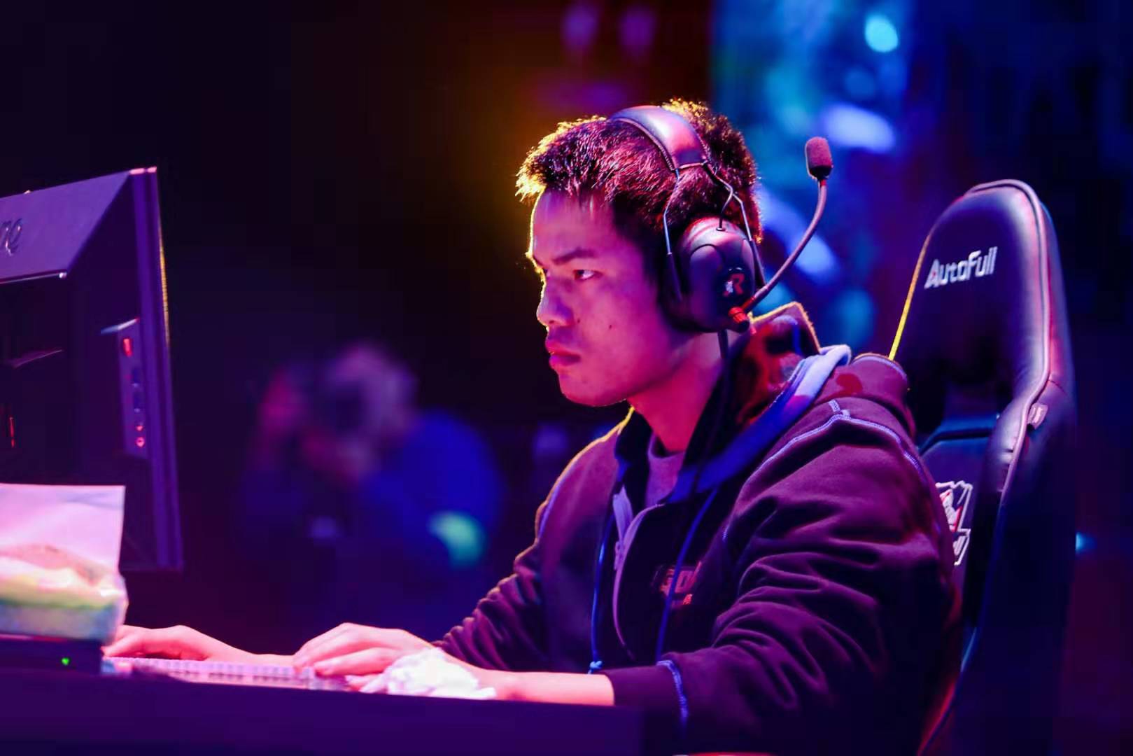 更是对未来 更是对未来