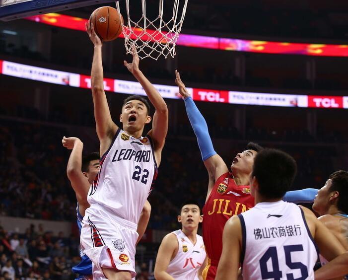 际舞台上追 际舞台上追