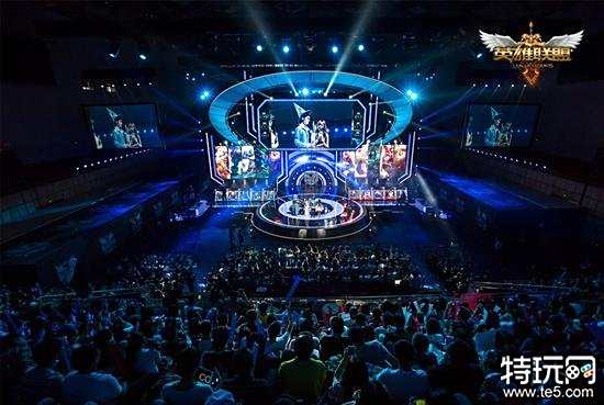 在现代足球 在现代足球